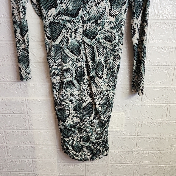 Alexia Admor Green and Black Snake Print Long Sleeve Dress - Picture 10 of 10